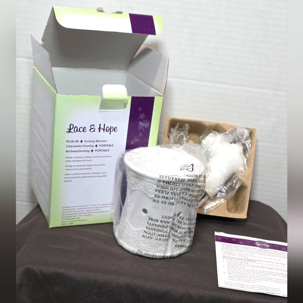 New Scentsy Lace & Hope Plug-In Scentsy Warmer & Bulb